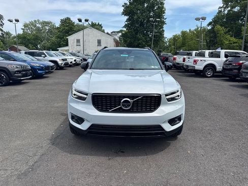 Used 2020 Volvo XC40 T5 R-Design w/ Protection Package AWD/4WD image 2