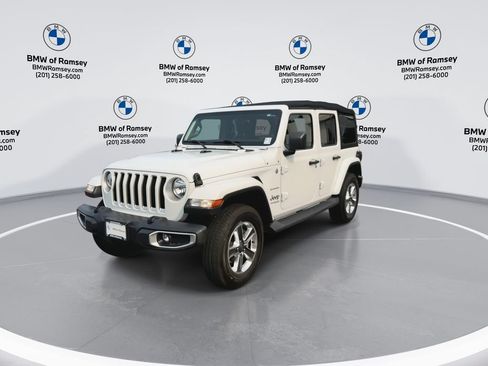 Used 2018 Jeep Wrangler Unlimited Sahara AWD/4WD image 4