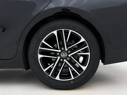 Used 2025 Toyota Camry XLE w/ Premium Plus Package image 26