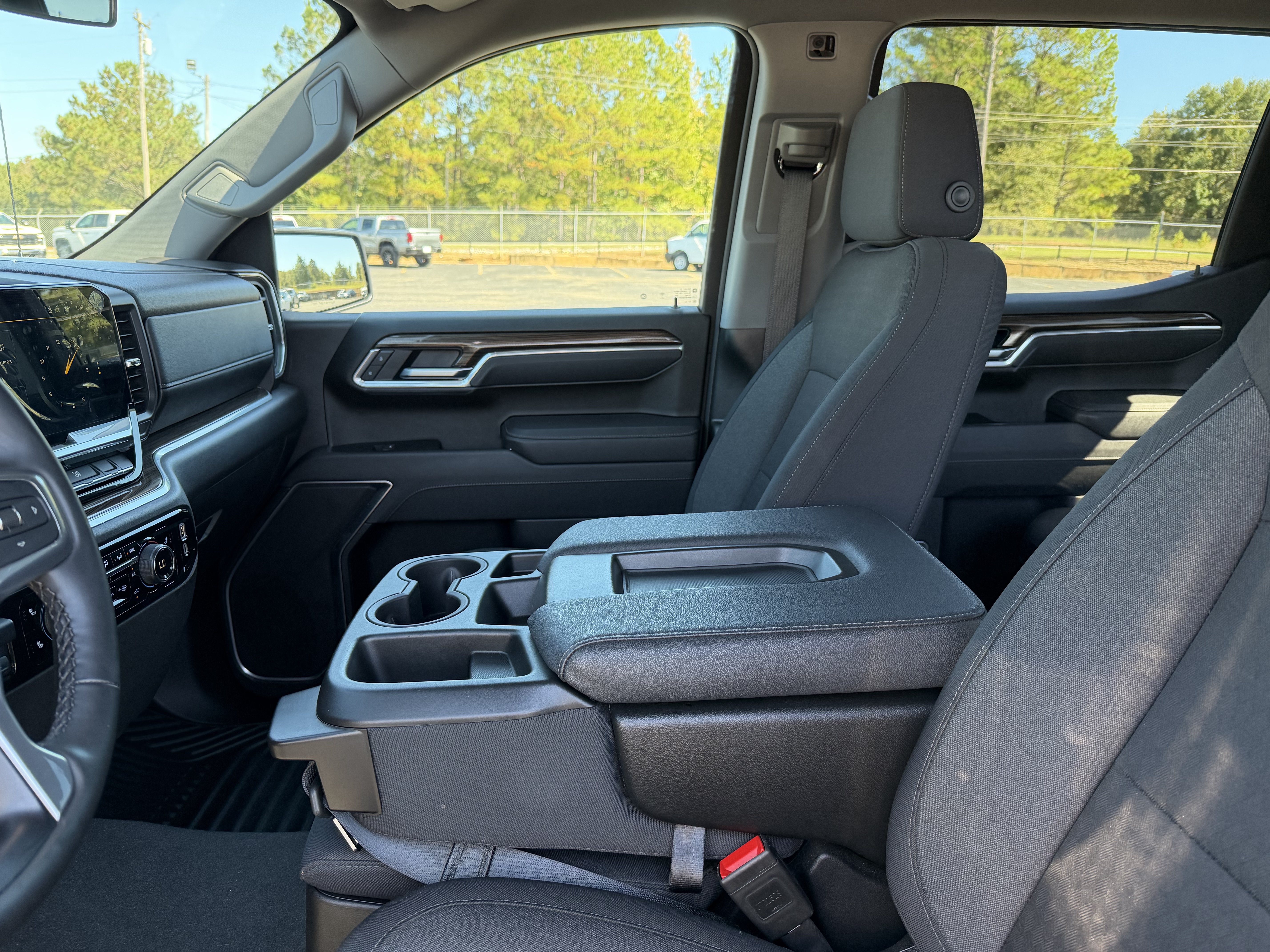 Used 2025 Chevrolet Silverado 1500 LT AWD/4WD image 25