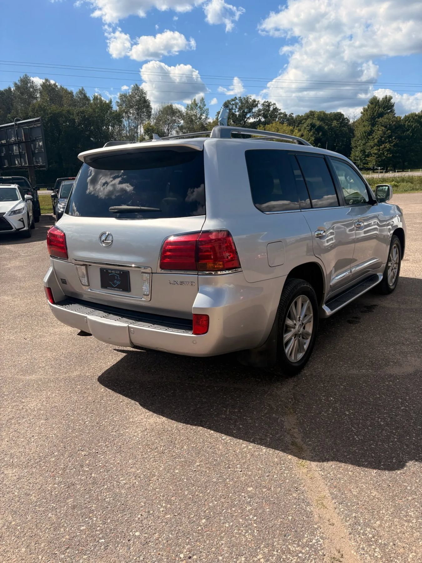 Used 2011 Lexus LX 570 4WD w/ Luxury Pkg image 5