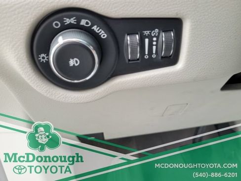 Used 2020 Chrysler Pacifica Touring w/ Advanced Safetytec Group FWD image 12