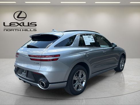 Used 2025 Genesis GV70 3.5T Sport AWD/4WD image 6