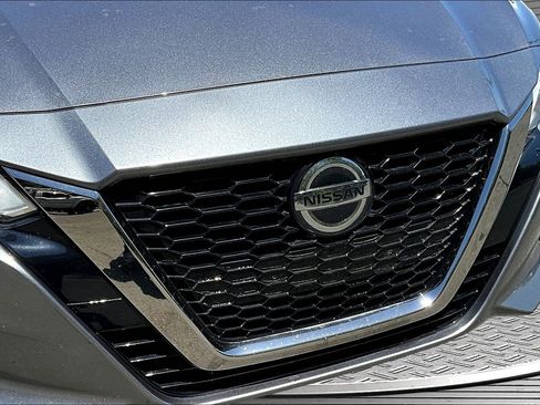 Used 2021 Nissan Altima 2.5 SR w/ SR Premium Package FWD image 23