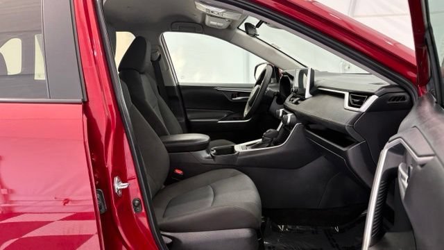 Used 2025 Toyota RAV4 XLE FWD image 21