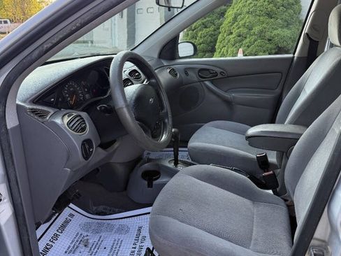 Used 2001 Ford Focus SE FWD image 11