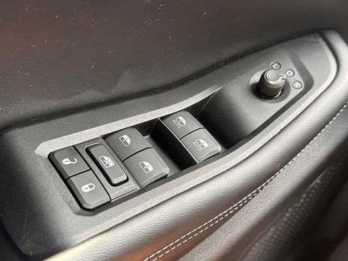 Used 2025 Jeep Grand Cherokee L Laredo AWD/4WD image 17