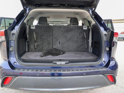 Used 2024 Toyota Highlander Limited FWD image 44