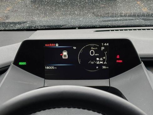 Used 2025 Toyota Prius LE image 32