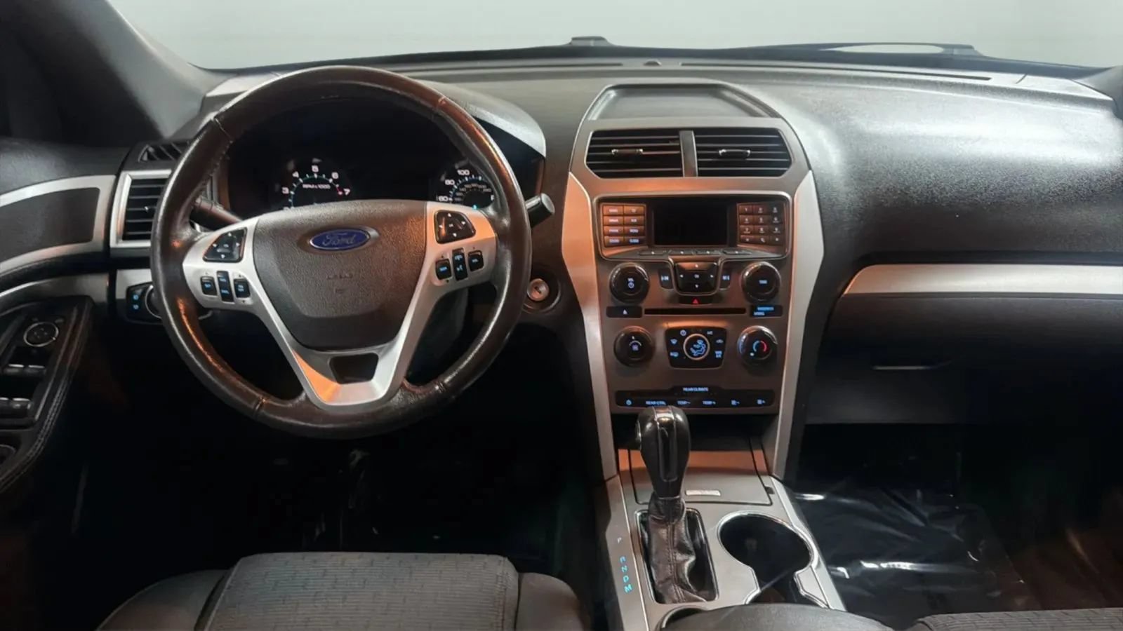 Used 2015 Ford Explorer XLT FWD image 10