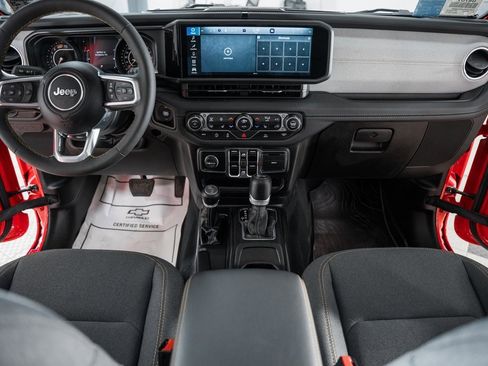 Used 2024 Jeep Wrangler Sahara image 26