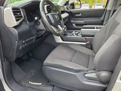Used 2022 Toyota Tundra SR5 w/ SR5 Convenience Package AWD/4WD image 11