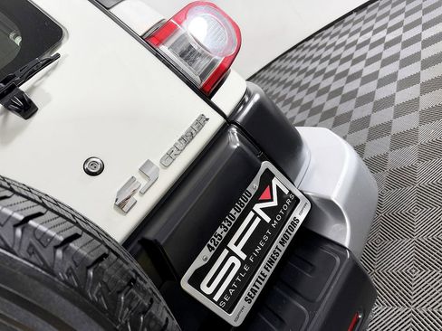 Used 2013 Toyota FJ Cruiser 4WD image 11