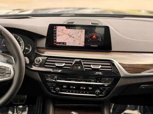 Used 2019 BMW 540i w/ M Sport Package image 36