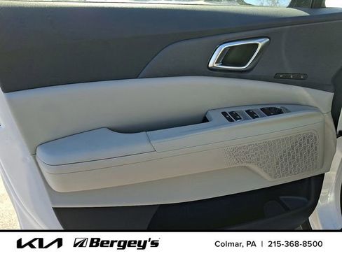 New 2026 Kia Carnival EX FWD image 11