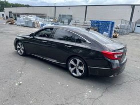Used 2018 Honda Accord Touring image 7