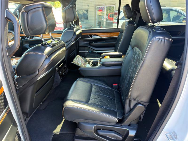 Used 2024 Jeep Grand Wagoneer L Series III AWD/4WD image 29