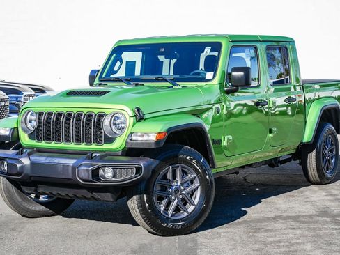 Used 2025 Jeep Gladiator Sport image 1