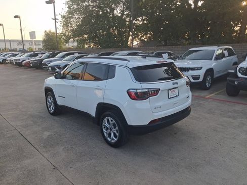 Used 2025 Jeep Compass Latitude AWD/4WD image 8