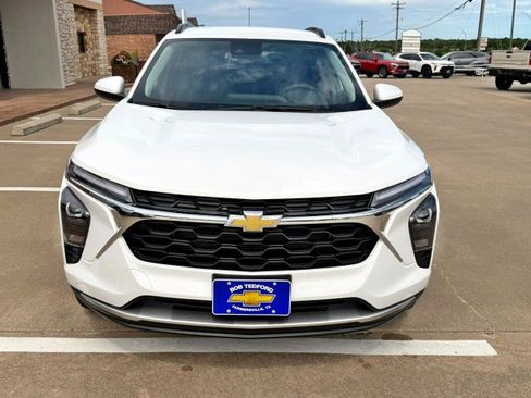New 2026 Chevrolet Trax LT w/ LT Convenience Package FWD image 8