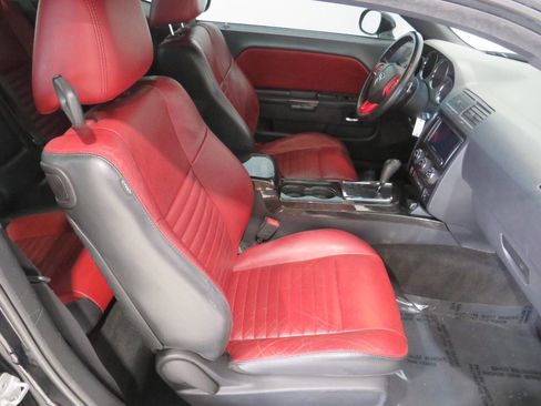 Used 2013 Dodge Challenger SXT RWD image 10