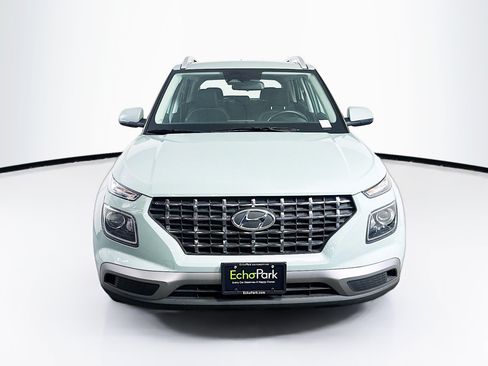 Used 2025 Hyundai Venue SEL FWD image 2