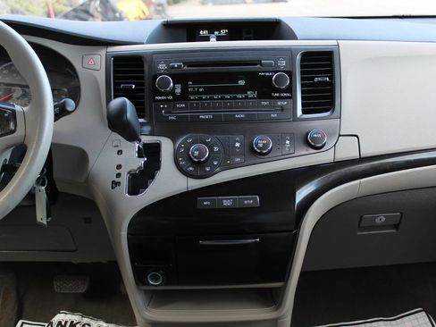 Used 2011 Toyota Sienna LE image 20