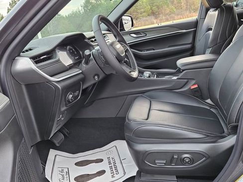 New 2025 Jeep Grand Cherokee L Limited w/ Luxury Tech Group II AWD/4WD image 6