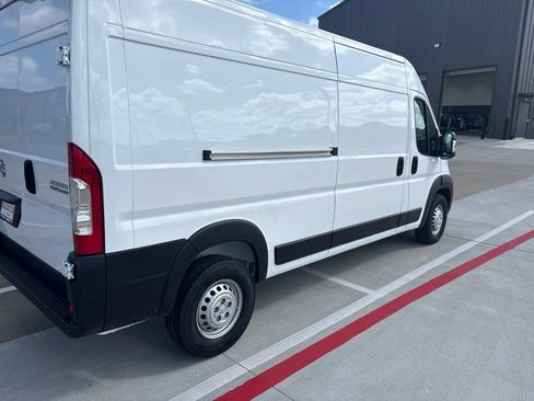 Used 2026 RAM ProMaster 2500 w/ Convenience Group FWD image 2