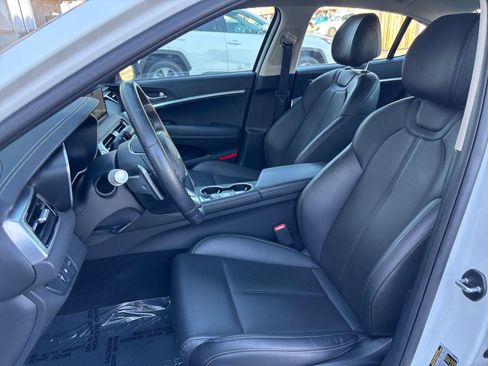 Used 2025 Genesis G70 2.5T image 37