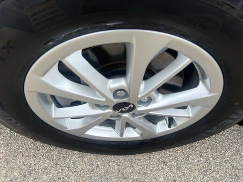 Certified 2024 Kia Carnival LX FWD image 39