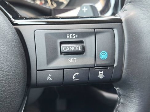 Used 2022 Nissan Pathfinder SV AWD/4WD image 15