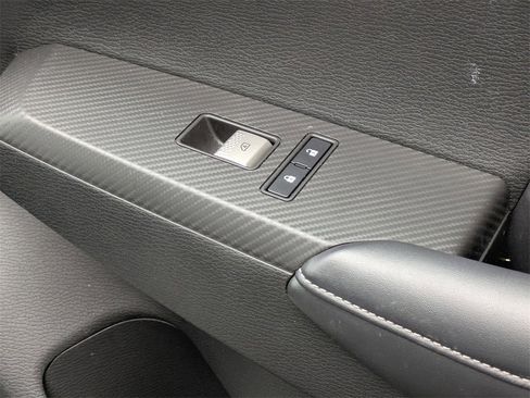 Used 2024 Mitsubishi Outlander SE image 35