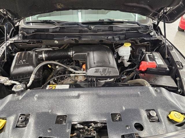 Used 2018 RAM 1500 Express AWD/4WD image 39