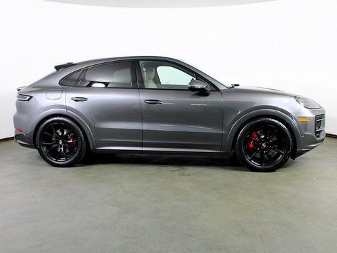New 2026 Porsche Cayenne GTS image 8