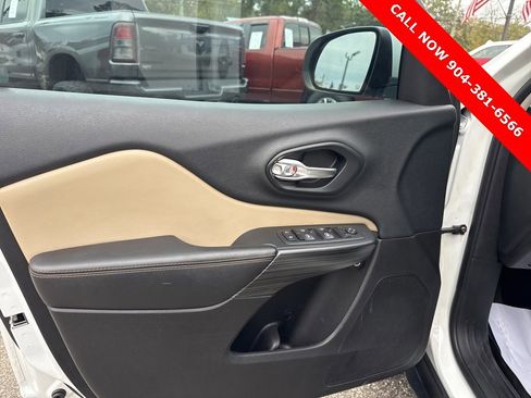 Used 2016 Jeep Cherokee Limited image 9