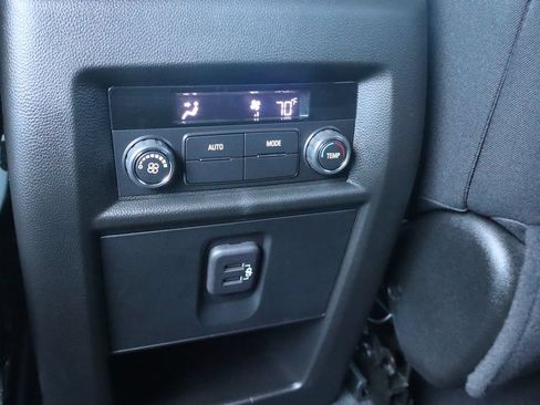 Used 2023 Chevrolet Traverse LT AWD/4WD image 21