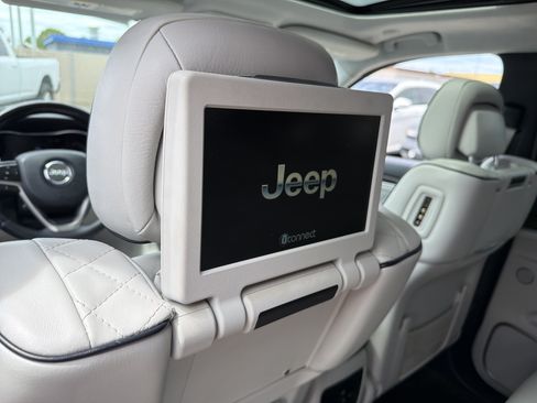Used 2017 Jeep Grand Cherokee Summit AWD/4WD image 14