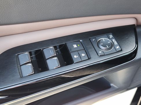 Used 2025 Lexus ES 300h w/ Premium Package image 27