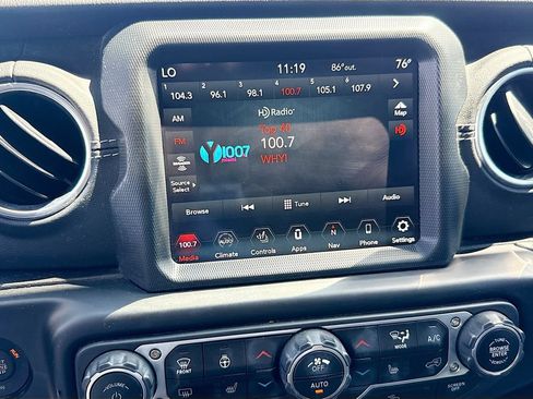 Used 2022 Jeep Wrangler Unlimited Sahara w/ Cold Weather Group AWD/4WD image 16