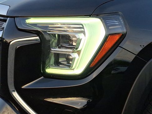 Certified 2025 GMC Terrain Elevation AWD/4WD image 10