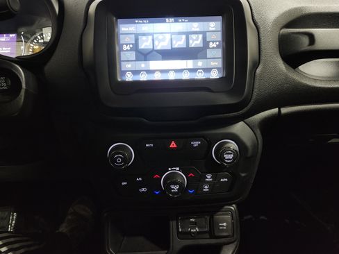 Used 2018 Jeep Renegade Latitude image 25