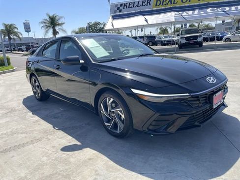Used 2025 Hyundai Elantra Sport FWD image 2