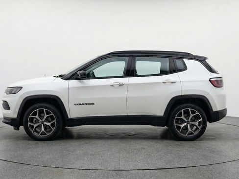 Used 2025 Jeep Compass Limited AWD/4WD image 5