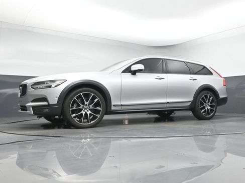 Used 2018 Volvo V90 T6 Cross Country w/ Convenience Package AWD/4WD image 13