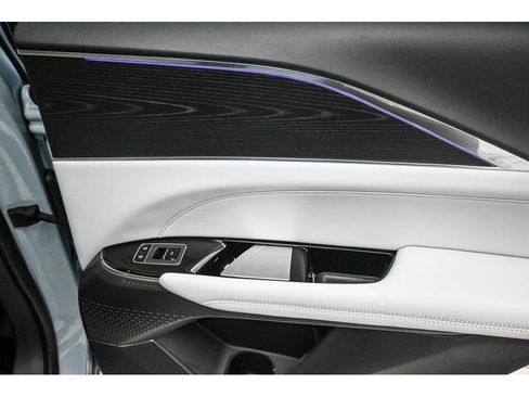 Certified 2024 Cadillac Lyriq Luxury AWD/4WD image 21
