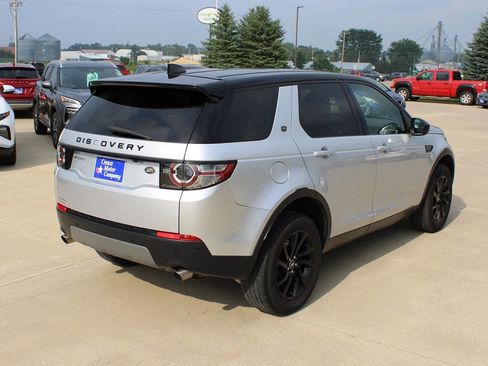 Used 2018 Land Rover Discovery Sport SE image 5