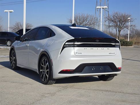 Used 2024 Toyota Prius Prime Premium image 5