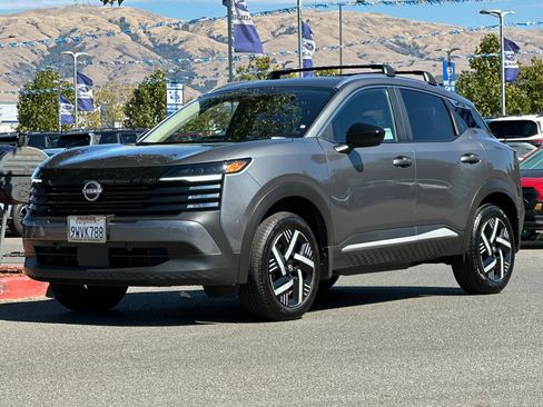 Used 2026 Nissan Kicks SV w/ SV Premium Package FWD image 8