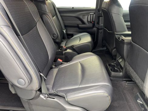 Used 2025 Toyota Sienna XLE Woodland Edition AWD/4WD image 42